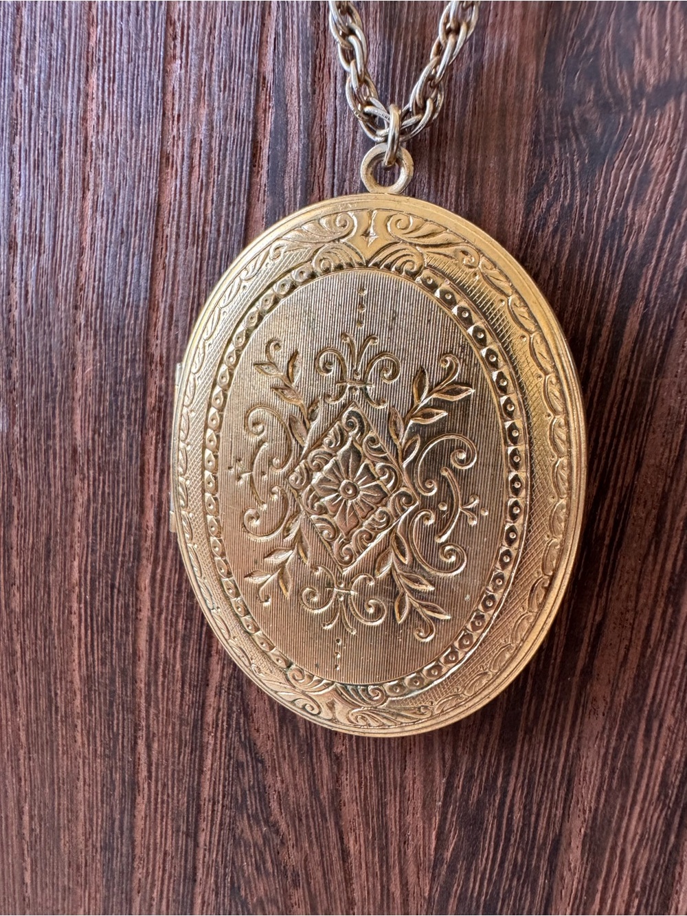 Vintage Crown Trifari Engraved Locket Necklace - Classic Women Jewelry - Picture 3 of 5